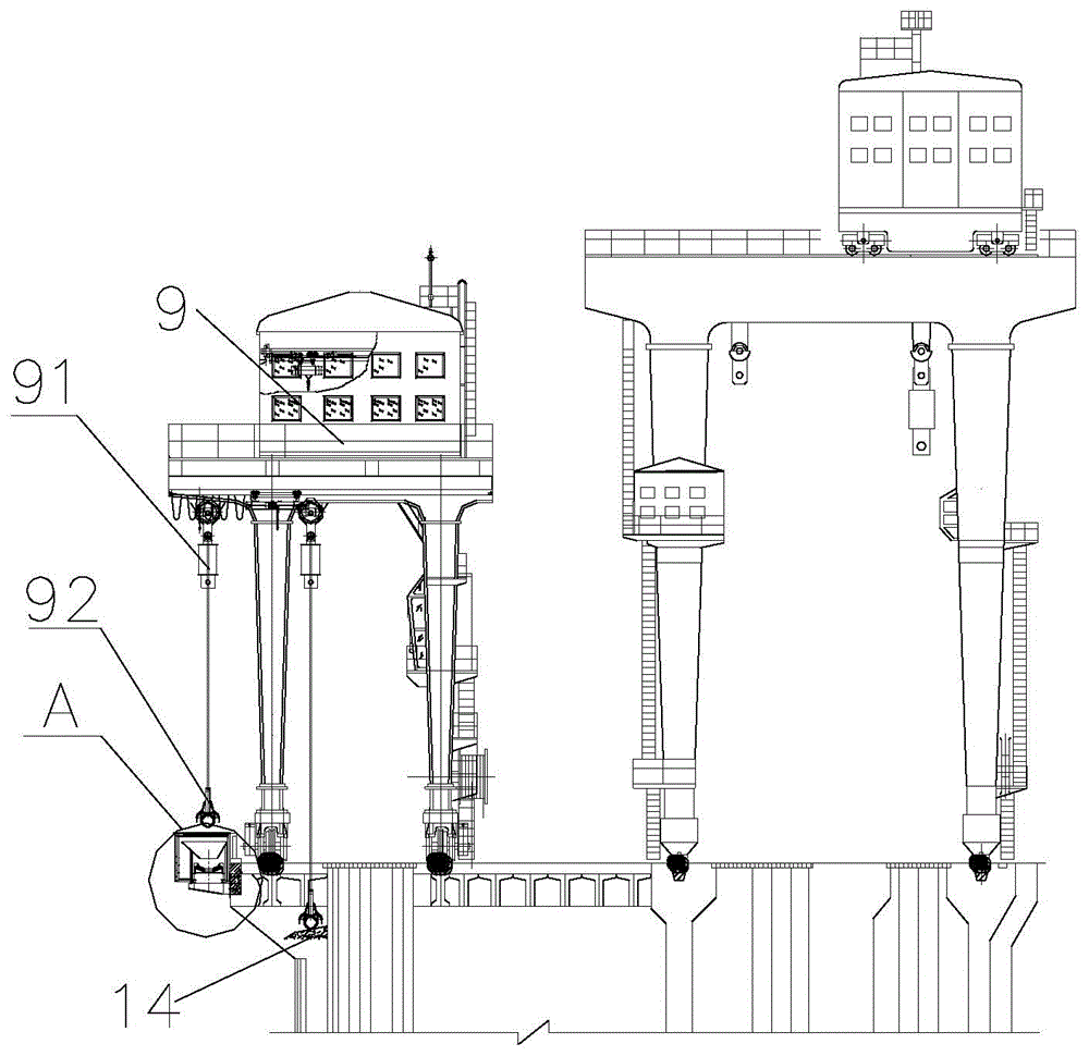 Floating object conveying system in front of trash rack for power plant water inlet