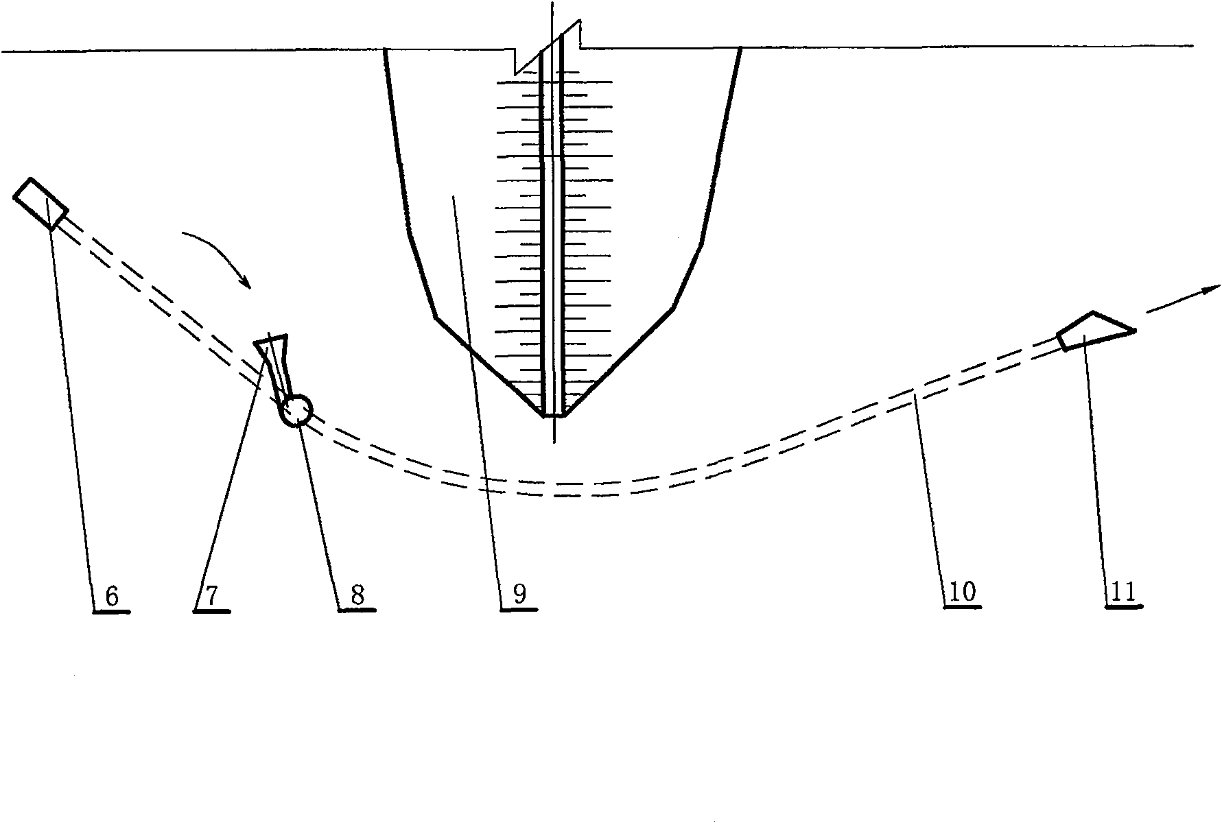 Flood discharging method and flood discharging tunnel employing rotational flow and strong moisture mixing energy dissipation