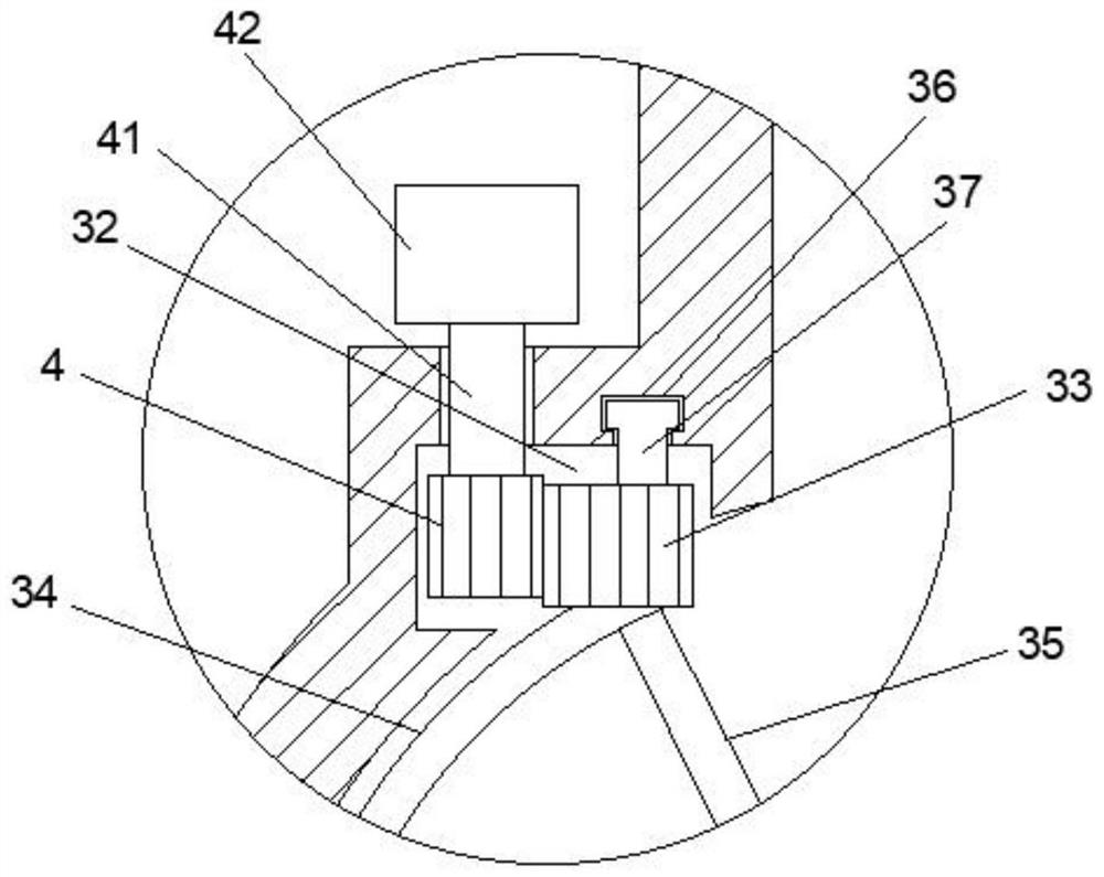 Anti-blocking multi-stage discharging port for vibrating screen