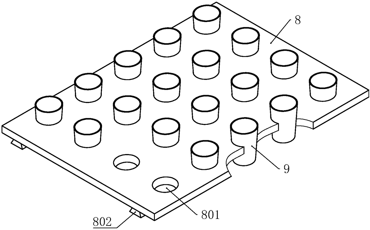 Automatic weighting and distributing device and application thereof in aspect of processing raw materials of brake pads and medicine