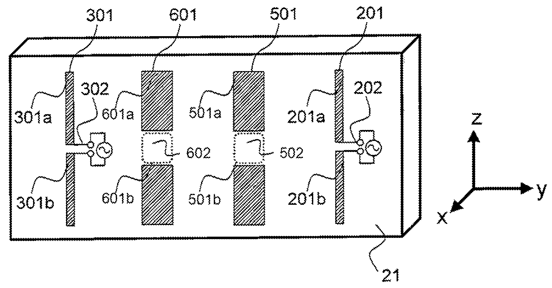 Antenna apparatus including feeding elements and parasitic elements activated as reflectors