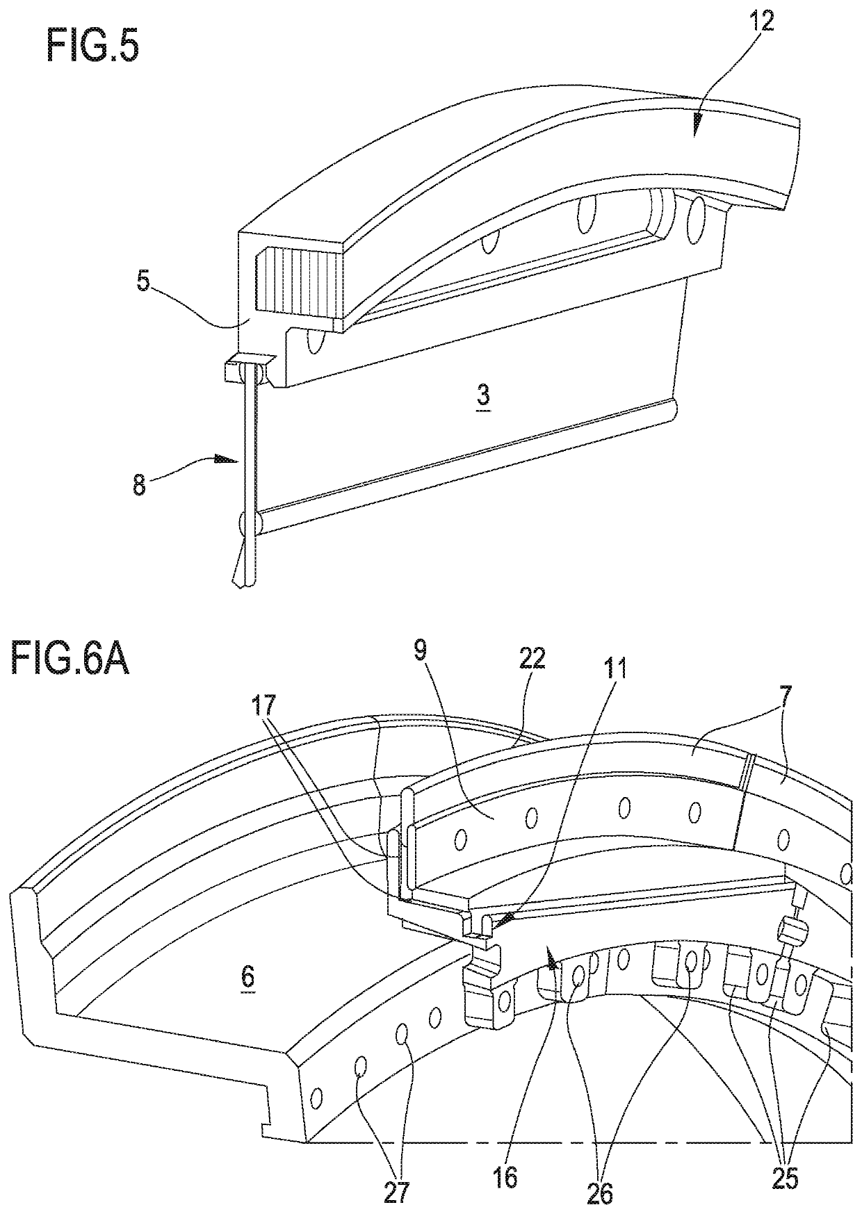 Sealing arrangement on combustor to turbine interface in a gas turbine