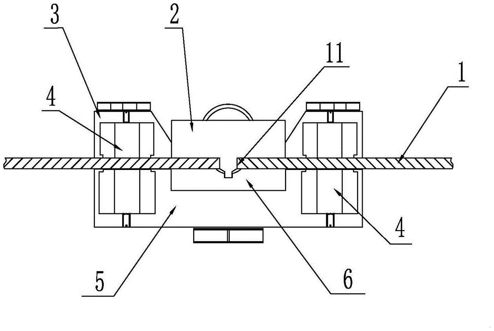 Self-supporting device and method for controlling root gap and welding deformation of suspended weld seam