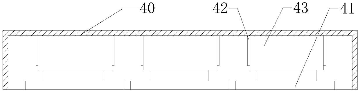 Plastic toy mold capable of oscillating and eliminating bubbles by utilizing acoustic wave transmission