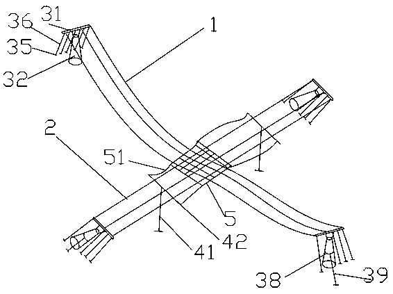 Crossed stringing device and stringing method thereof