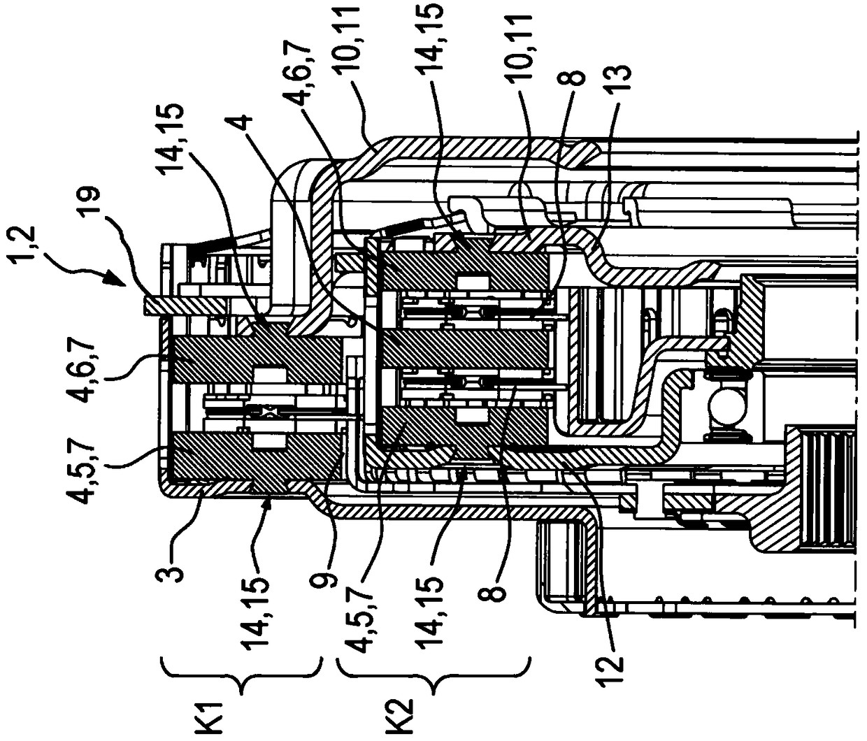 Dry plate clutch with steel plates avoiding loose engagement