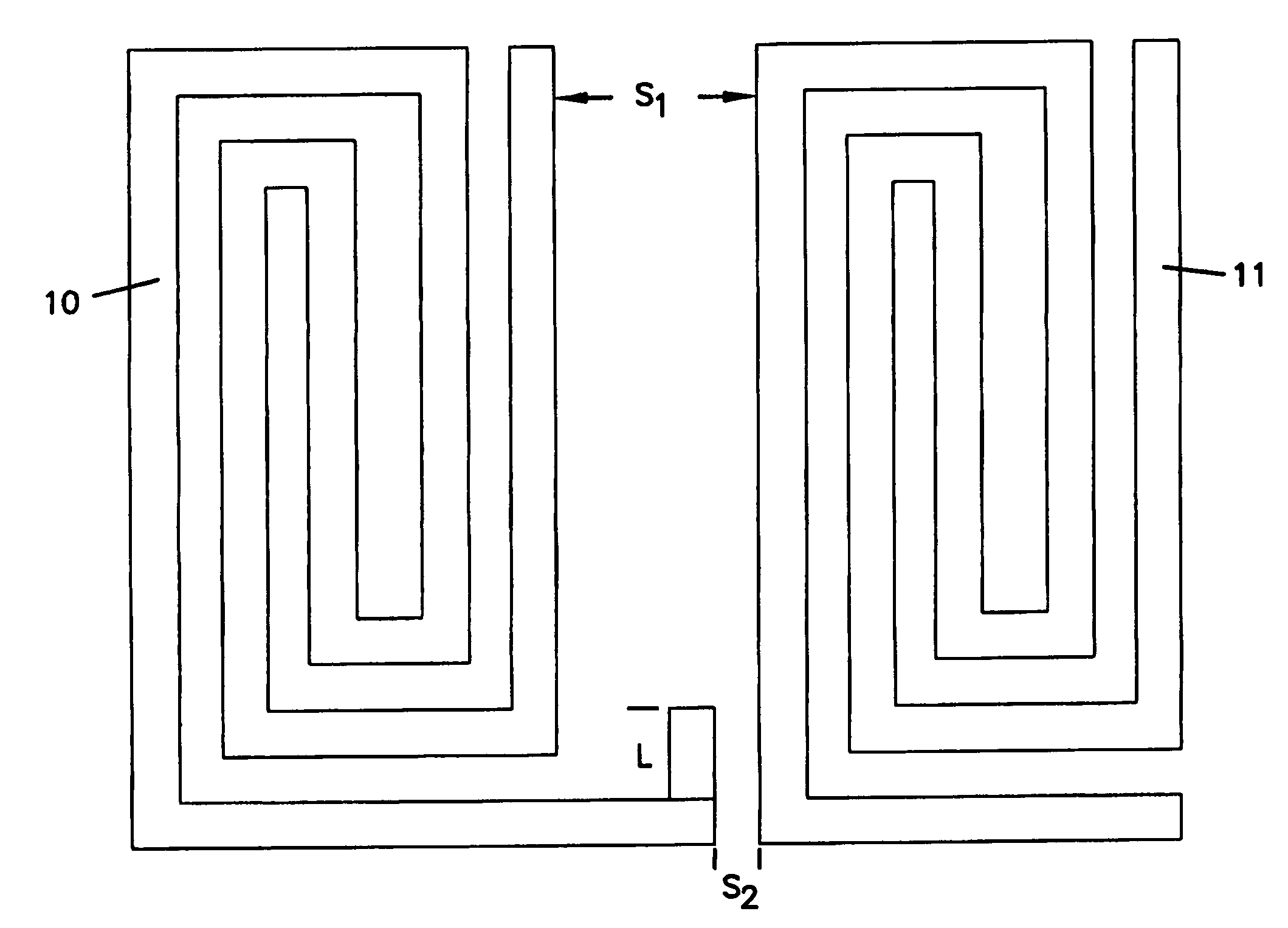 Microstrip filter including resonators having ends at different coupling distances