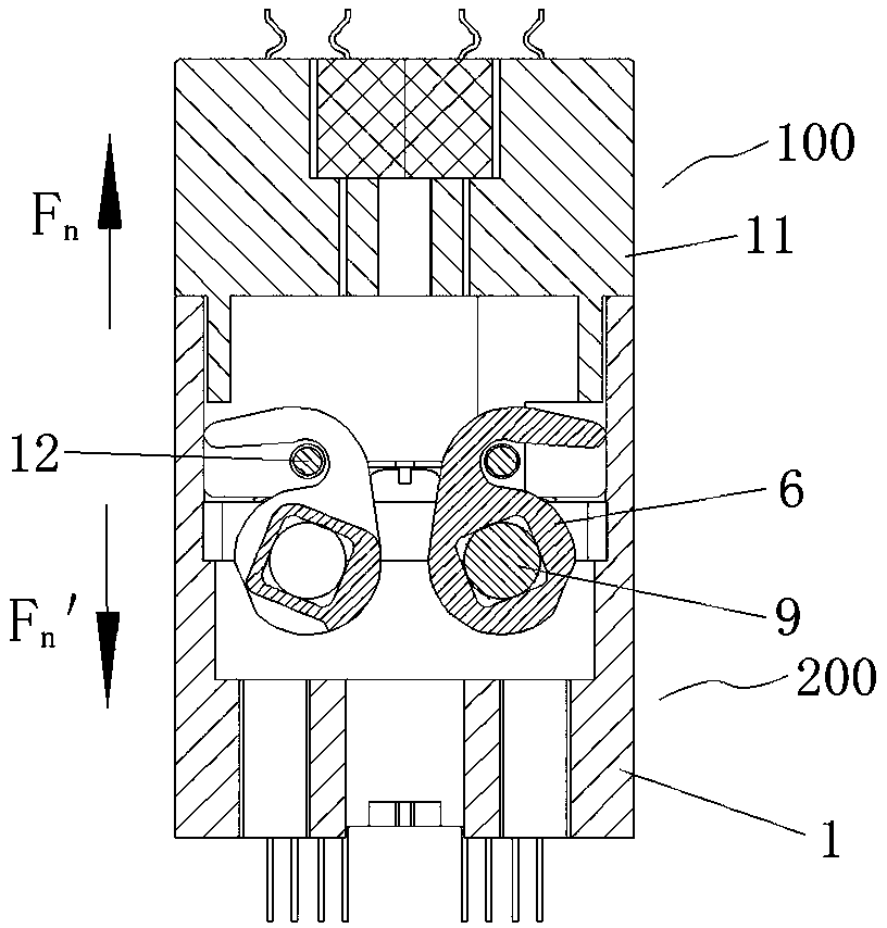 Socket and headstock component by using same