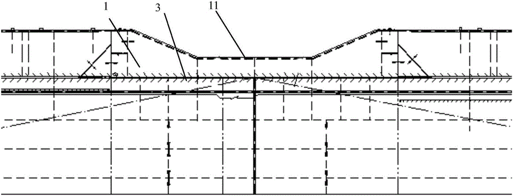 Hatch coaming with overall strength completely reckoned in and hatch longitudinal girder of bulk cargo ship