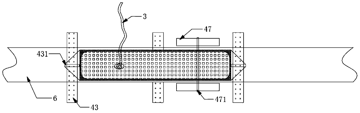 Efficient and energy-saving aquatic creature cleaning system