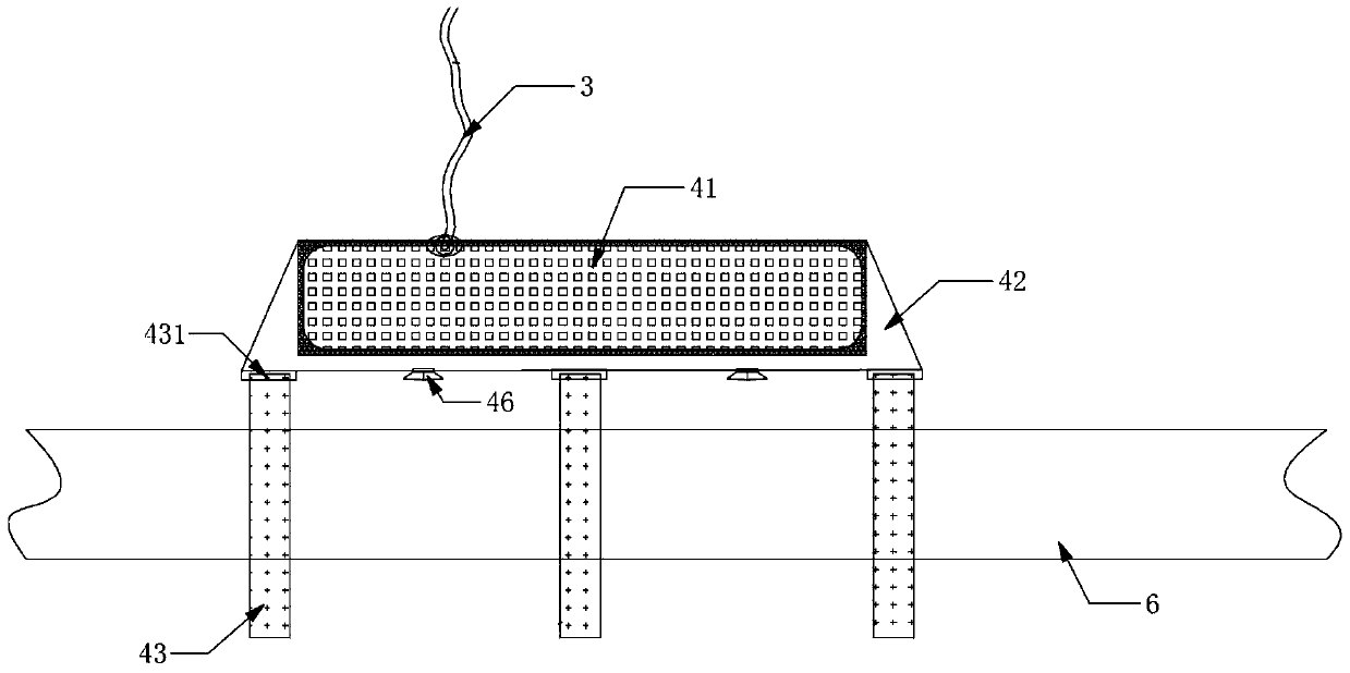 Efficient and energy-saving aquatic creature cleaning system