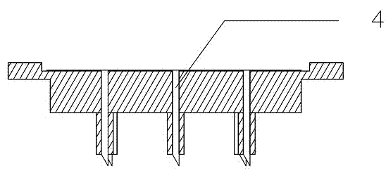 Different-plane microneedle array brain electrical dry electrode with controllable puncturing depth