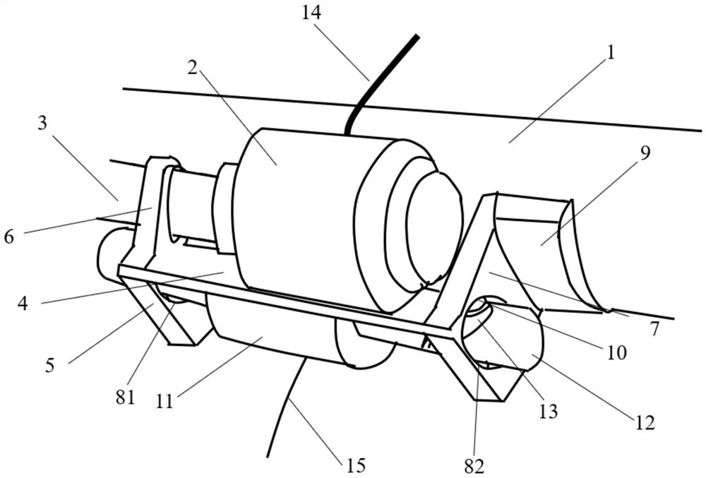 Spinning method and spinning device for transverse motion twisting on three-roller ring throstle