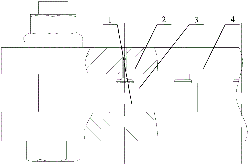 Preparation method of hard alloy/high-chromium alloy-based wear-resistant composite material