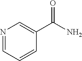 Compositions containing at least two phenolic compounds, a lipid-soluble antioxidant and at least one hydrotrope for cosmetic use