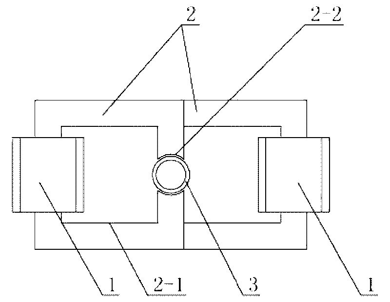 Linear type magnetic fluid traveling wave pump