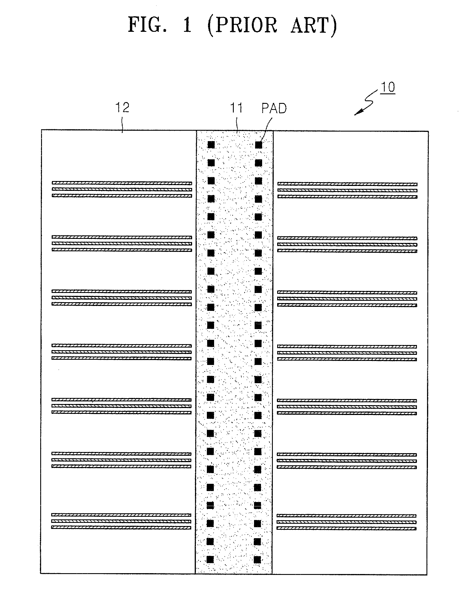 Semiconductor memory device having improved voltage transmission path and driving method thereof