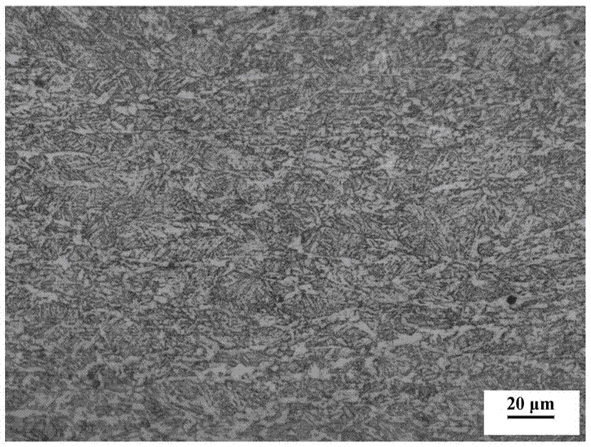 Steel plate with low welding crack sensitivity and manufacturing method thereof