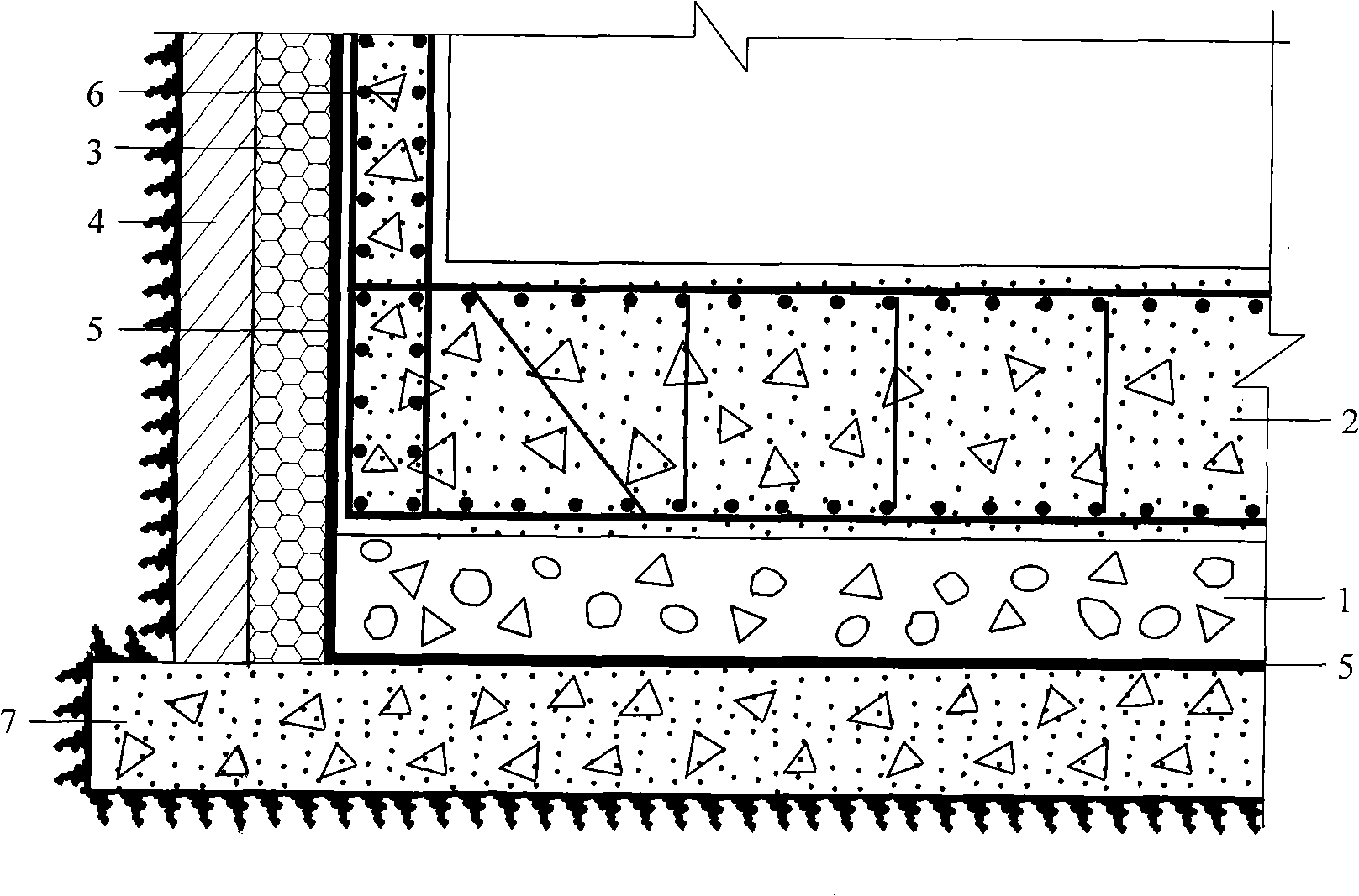 Structure for preventing cold penetration and dewing of basement base plate of costal building and construction method thereof