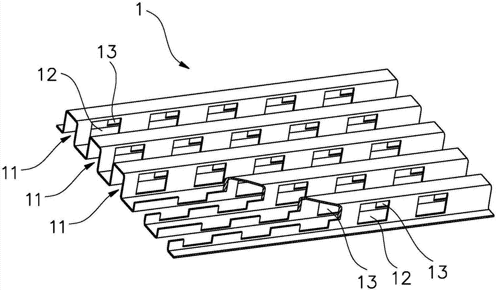 Multistage filtering device used for extractor hood