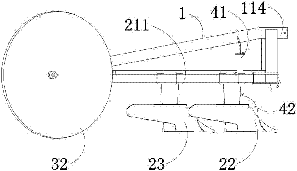 Soil-covering machine for grape vines