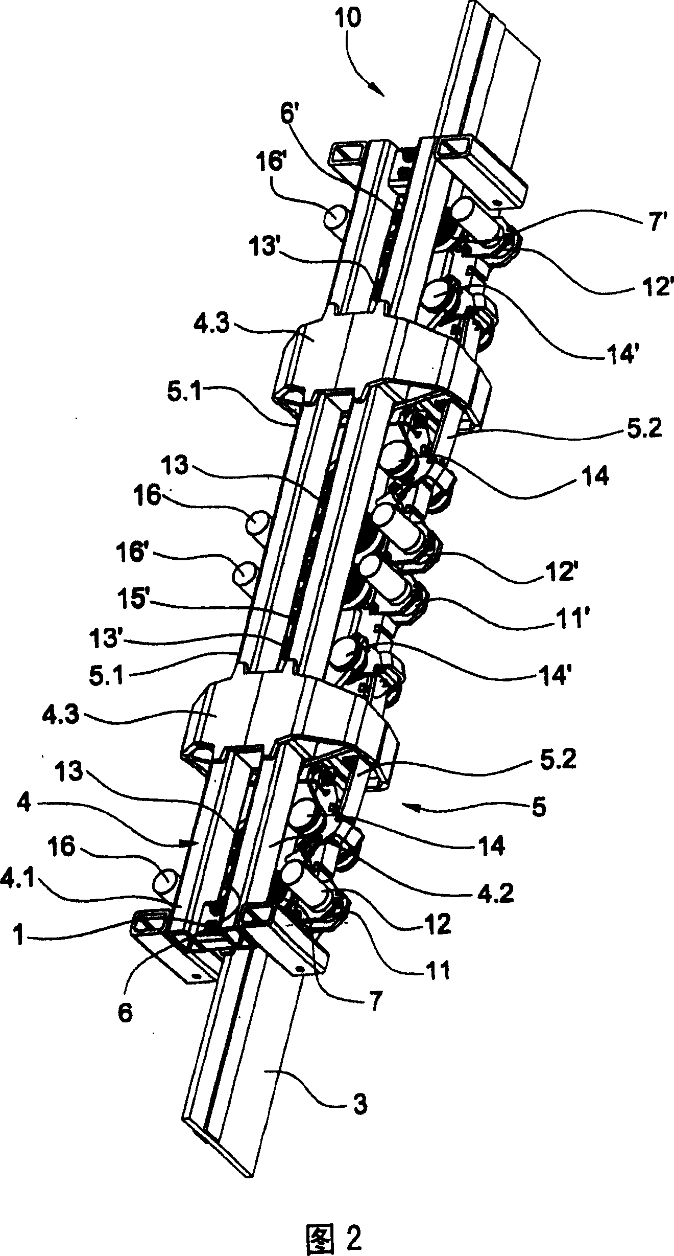 Drive device with linear motor, elevator having said drive and method of drive device