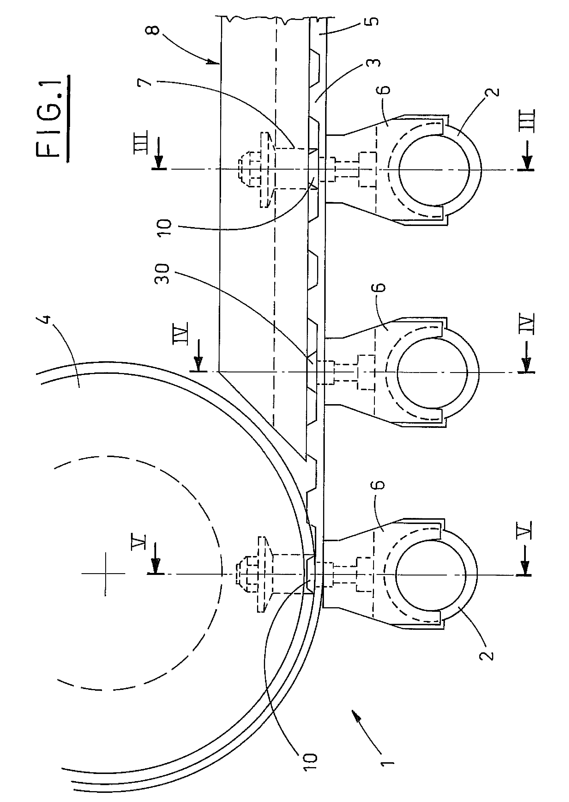 Device for transporting containers