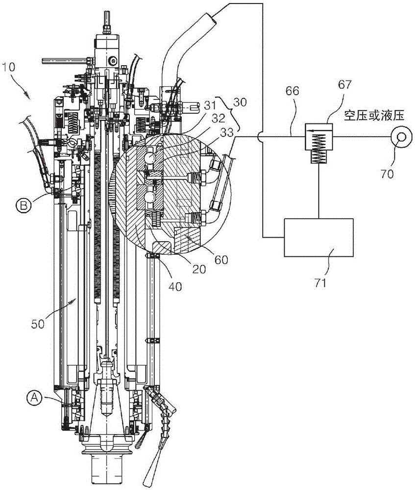 Bearing variable preload system utilizing gap between strokes for preload adjustment and elastic deformation of sealing member