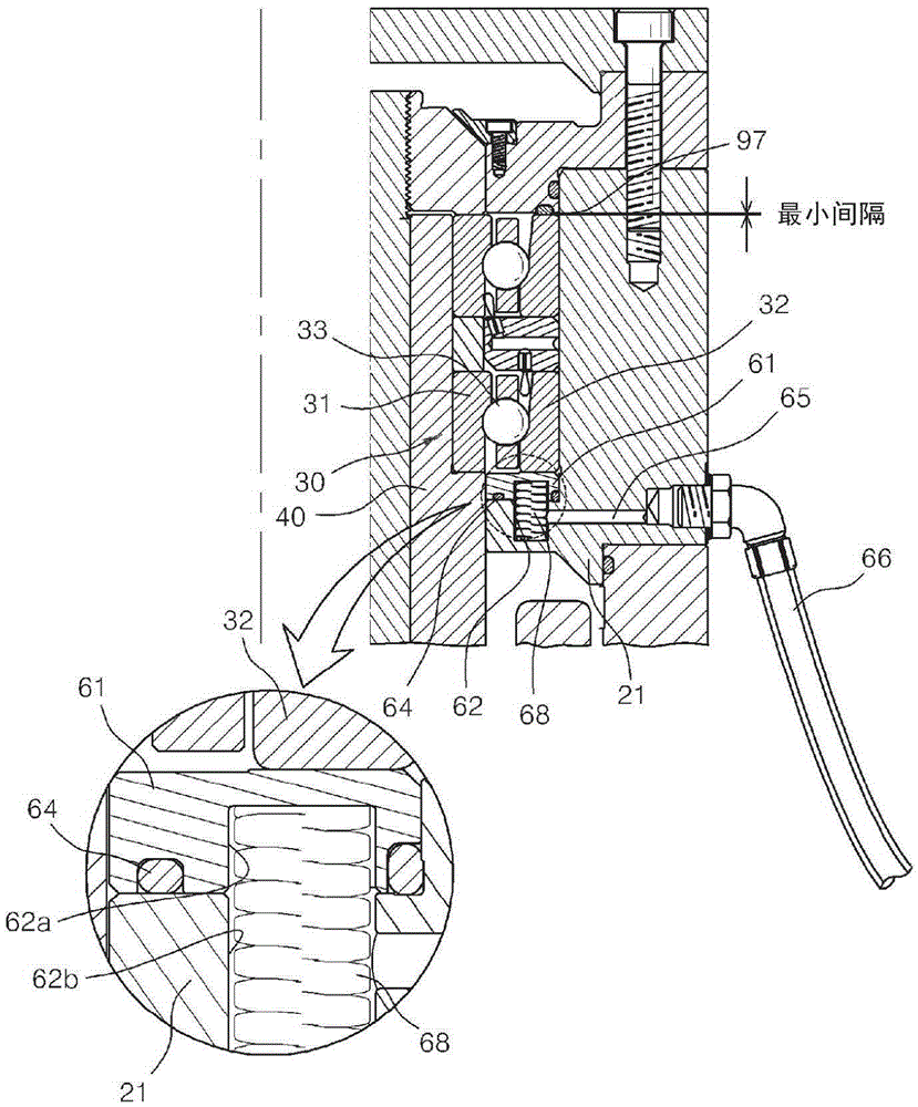 Bearing variable preload system utilizing gap between strokes for preload adjustment and elastic deformation of sealing member