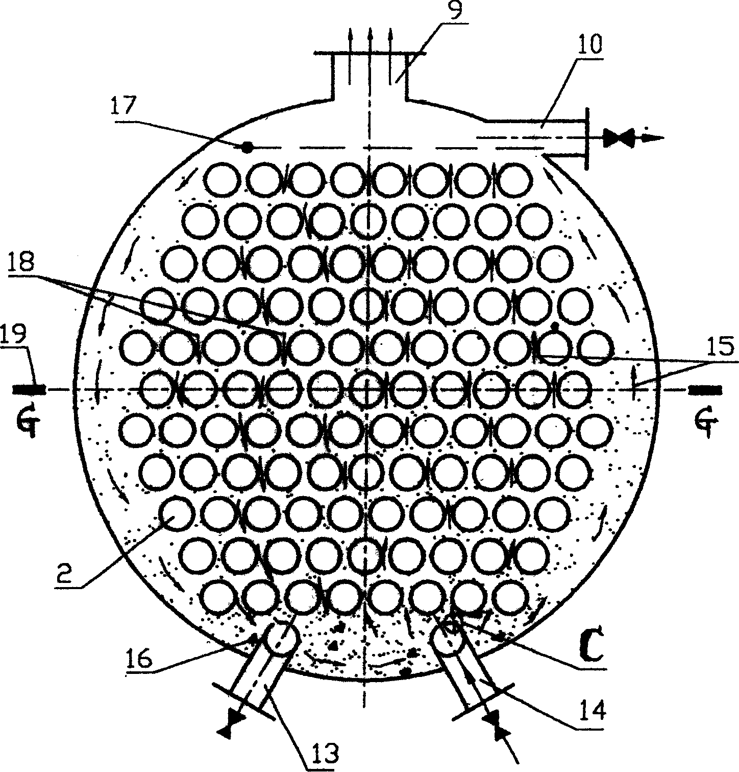 Horizontal column type heat exchanger exterior dirt three-phase fluidization in-situ cleaning process