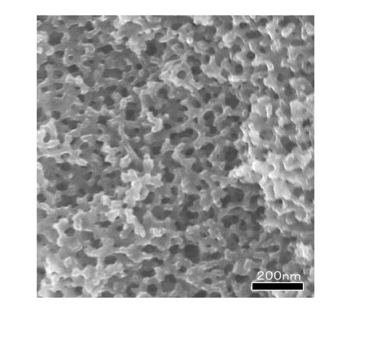 Porous carbon material