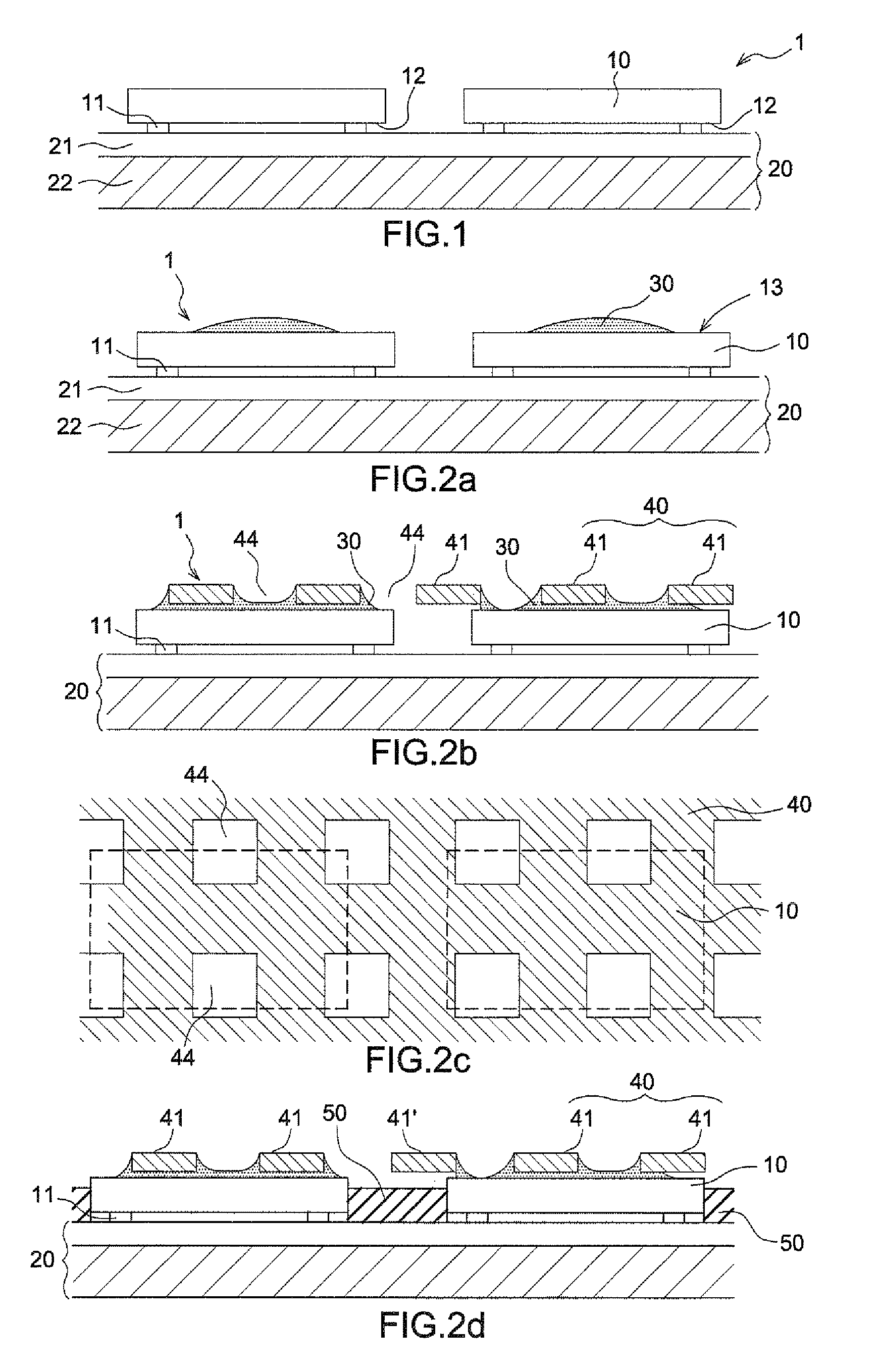 Method for positioning chips during the production of a reconstituted wafer