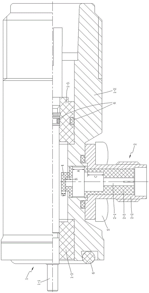 Broadband probe coaxial coupler