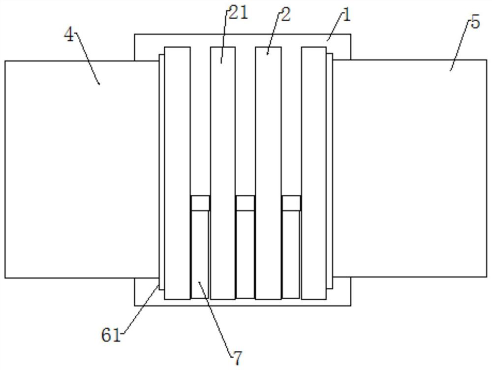 A garment automatic folding mechanism