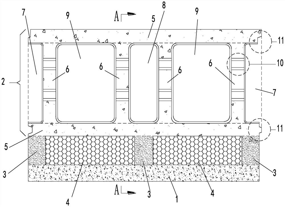 Series connection composite self-insulating building block as well as processing technology and construction technology therefor