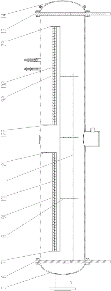 Heat exchanging device and condenser with built-in oil separation system of heat exchanging device