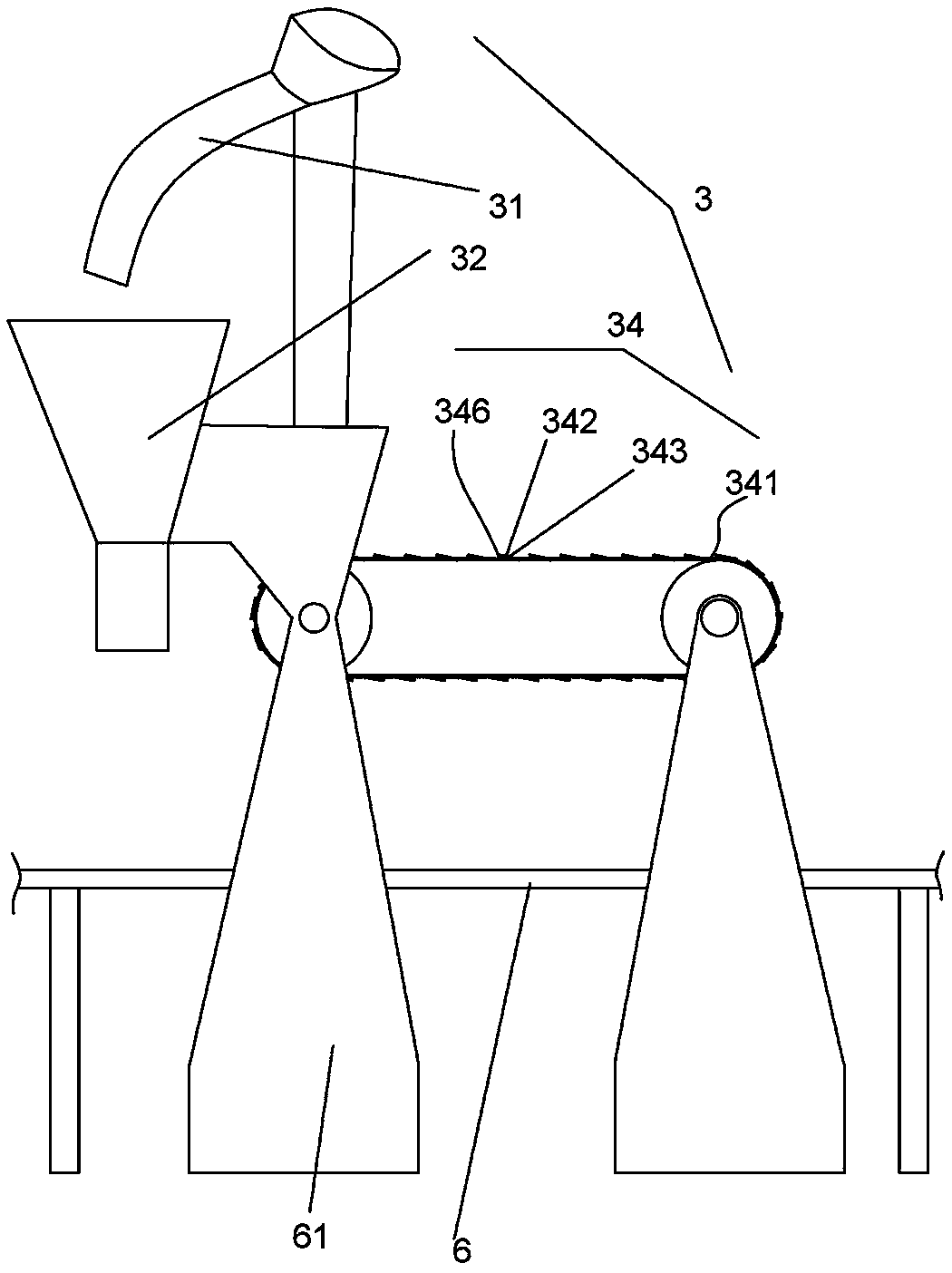 Cover installation structure for mineral water bucket