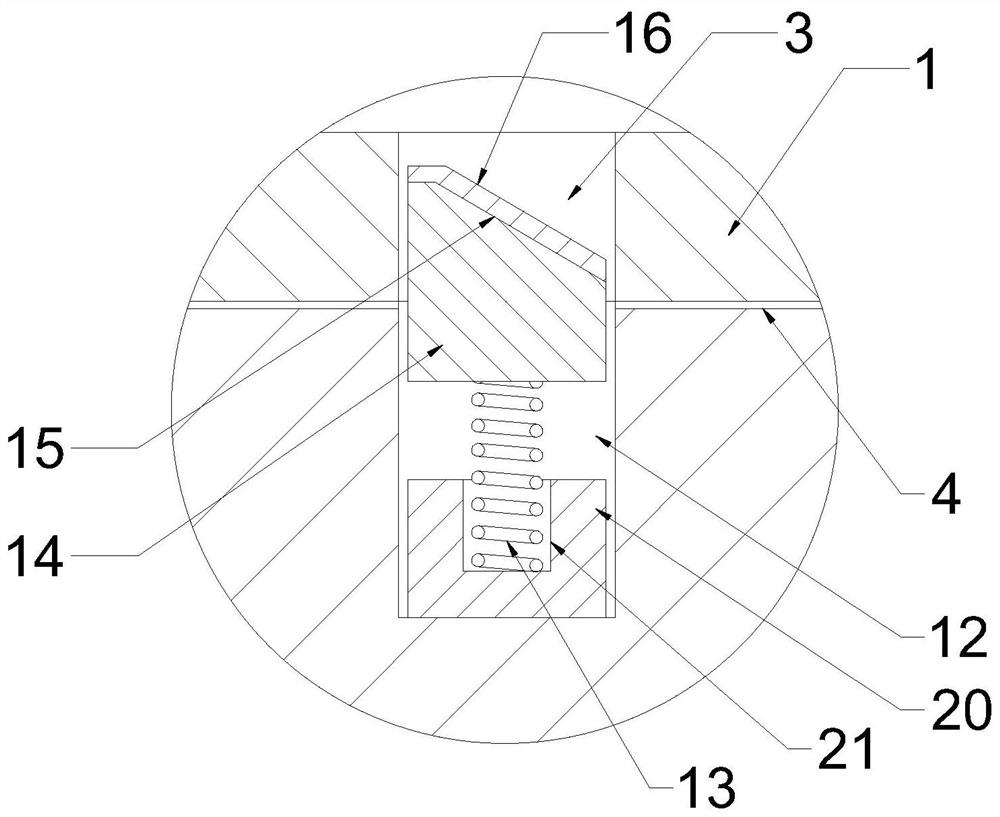 Cutting edge grinding device of transverse scissors and feeding method of cutting edge grinding device