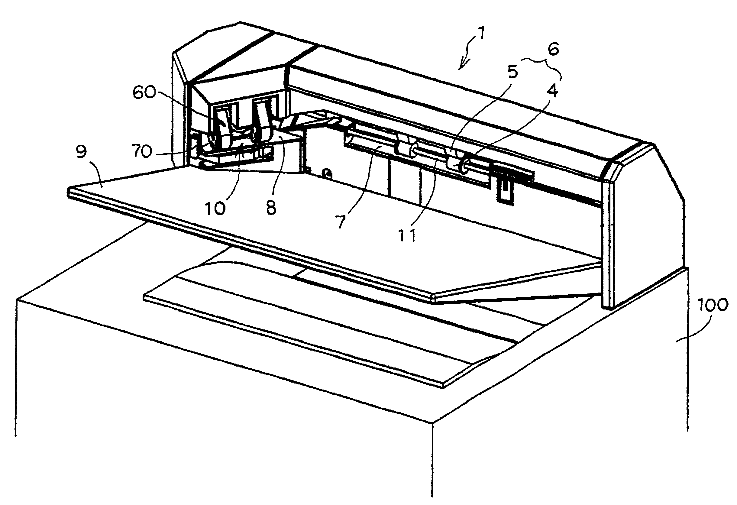 Offsetting discharging apparatus with aligning member