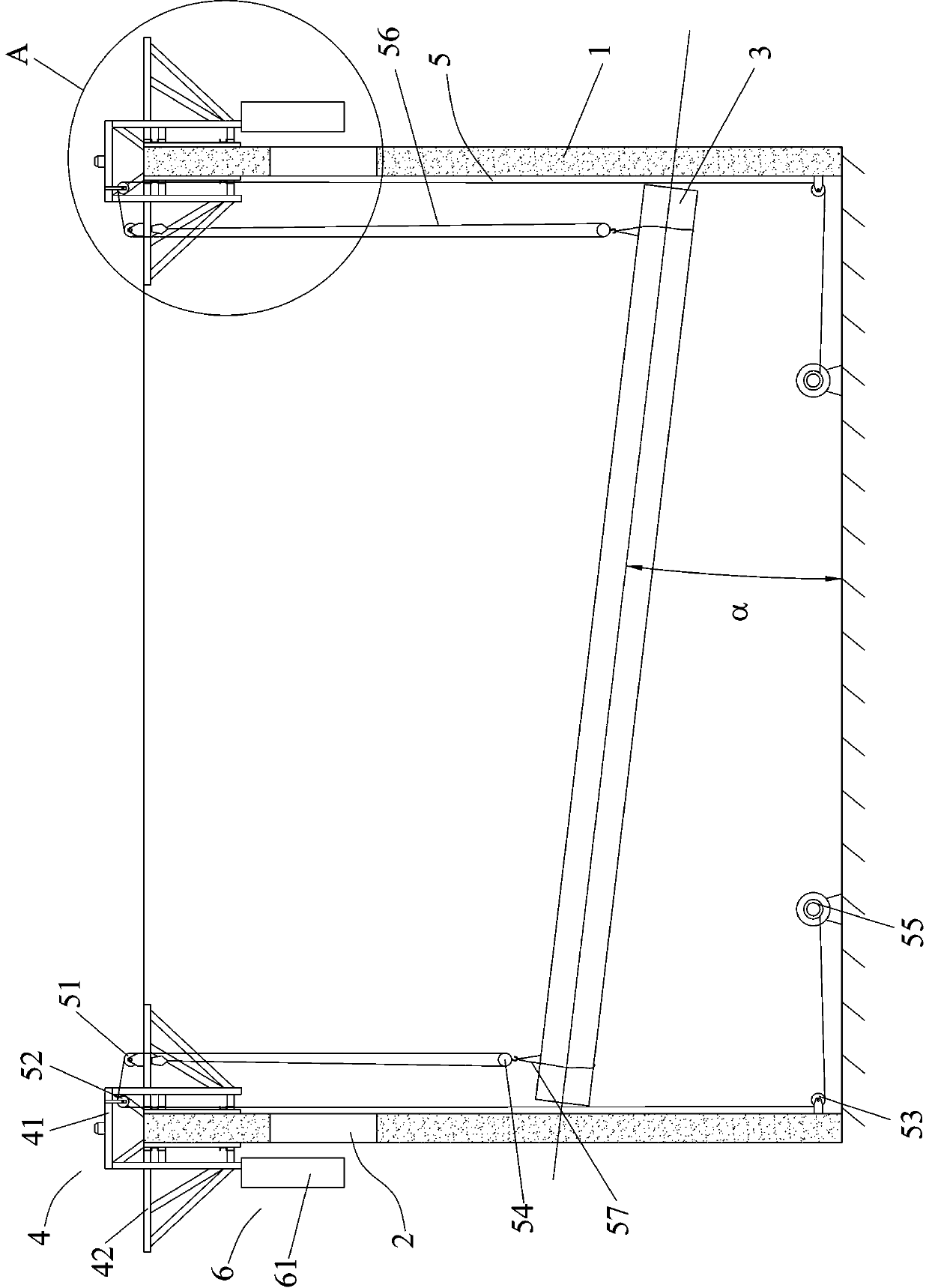 Steel beam lifting device and steel beam lifting method for flexible sliding form platform