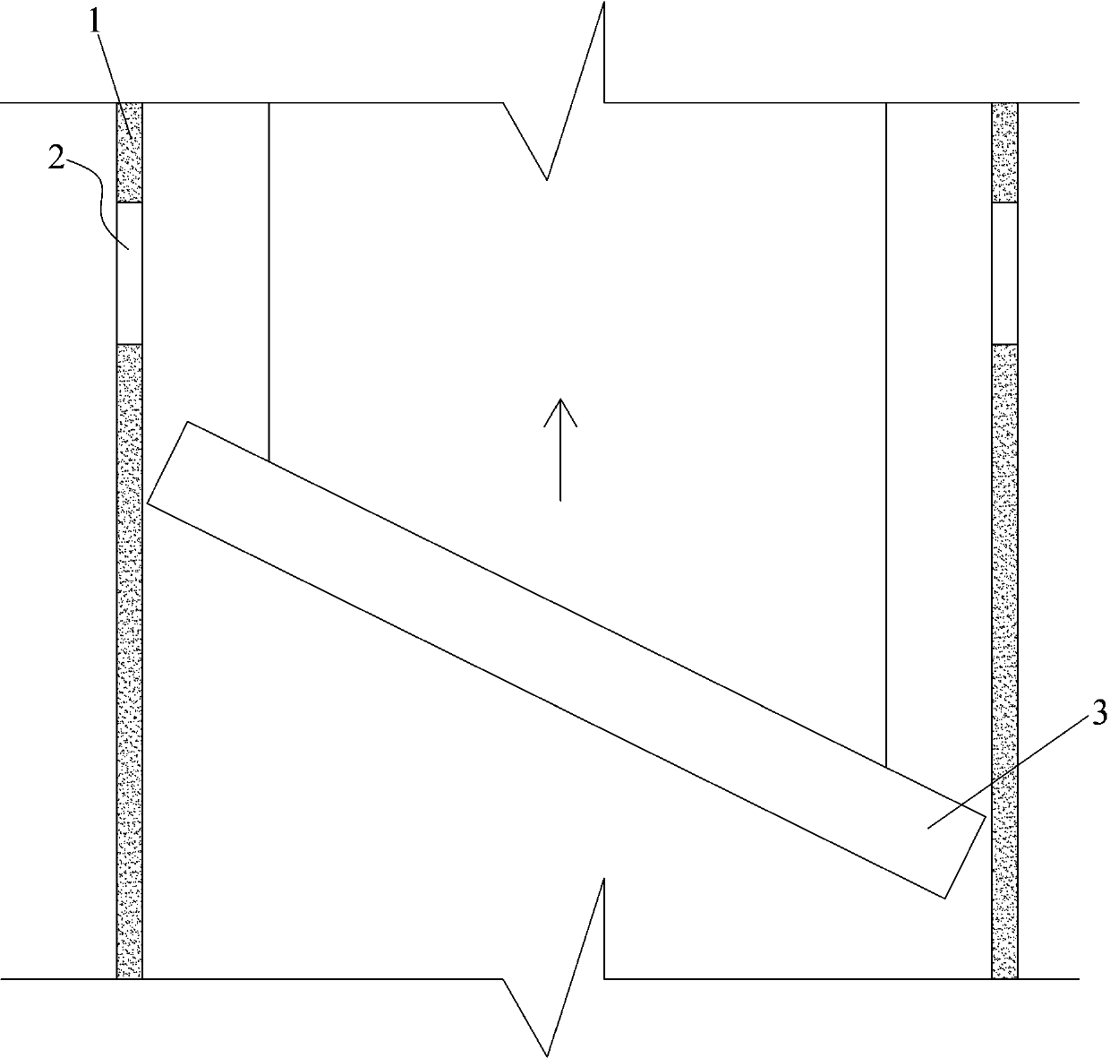 Steel beam lifting device and steel beam lifting method for flexible sliding form platform