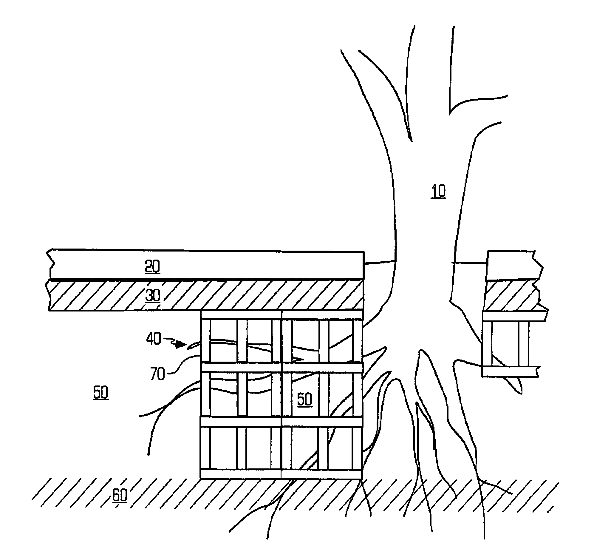 Stackable structural cell having improved support characteristics