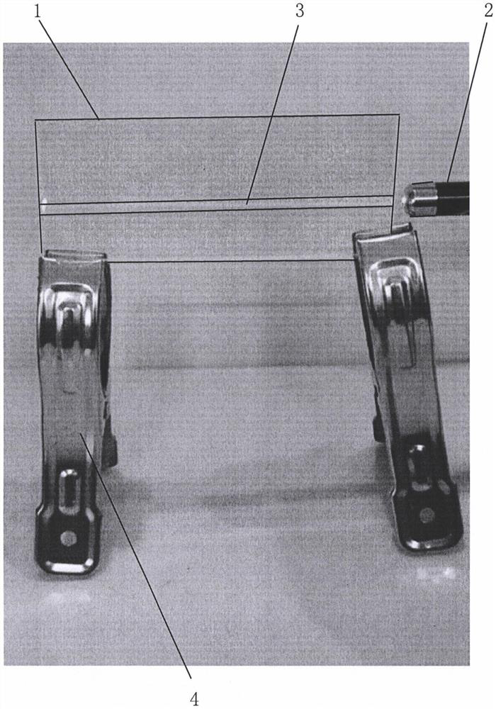 Synthetic beta-spodumene solid solution, microcrystalline glass prepared from synthetic beta-spodumene solid solution and preparation method of microcrystalline glass