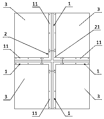 Wood formwork splicing device and wood formwork splicing method