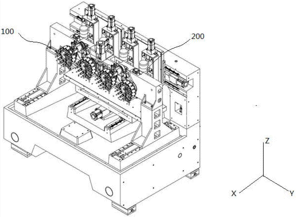 Multi-head machining center and tool changing method using multi-head machining center