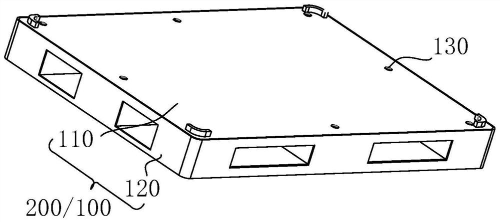 Pallet, pallet reinforcing structure and packaging device