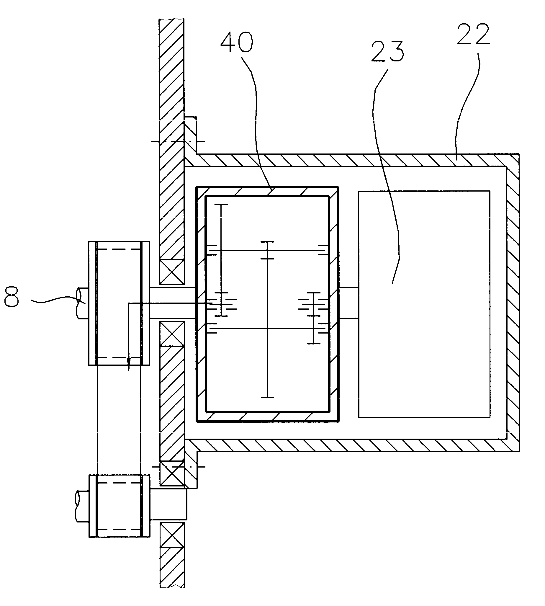 Measuring cable travel sensor with longitudinal drive for the cable drum