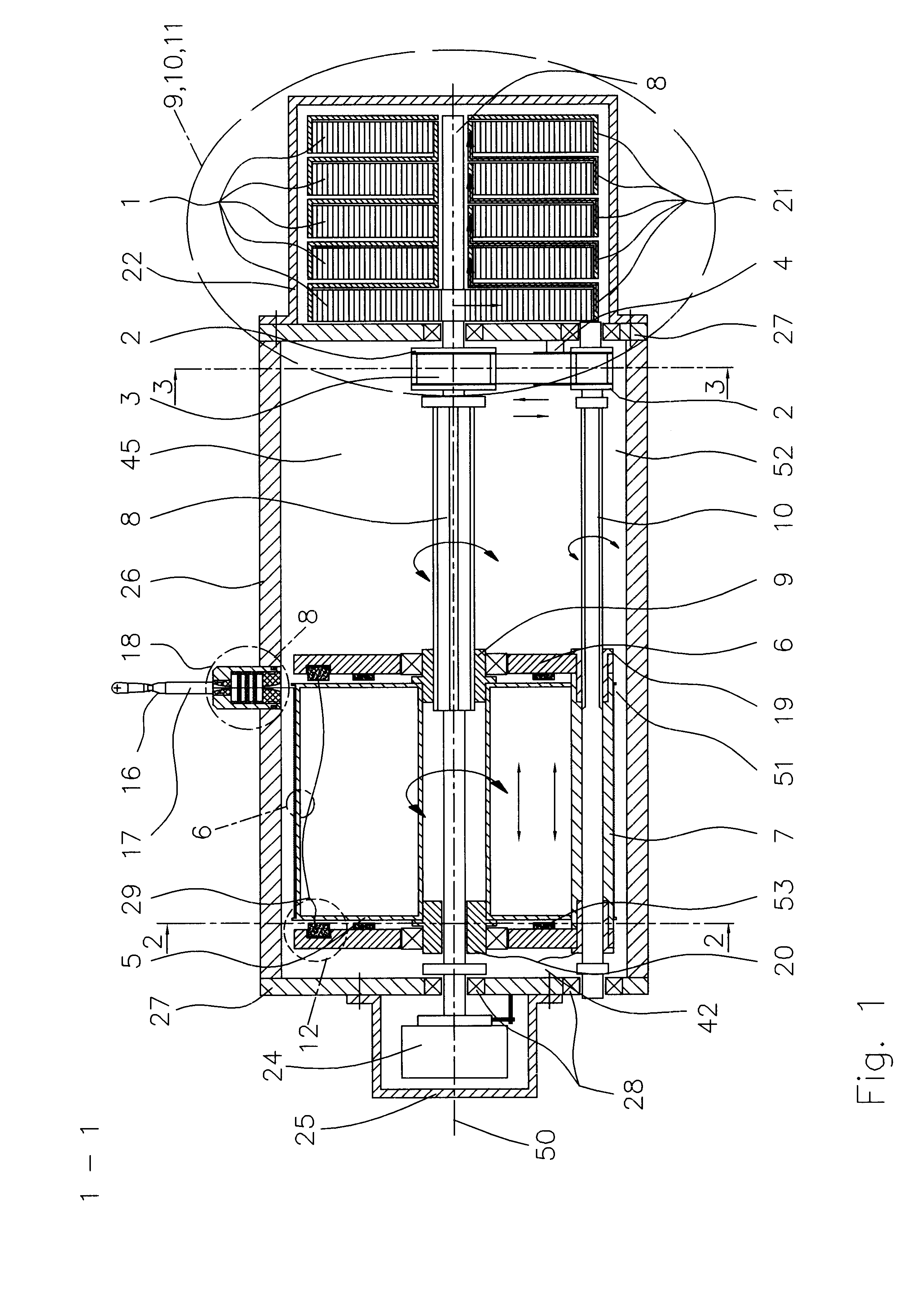 Measuring cable travel sensor with longitudinal drive for the cable drum