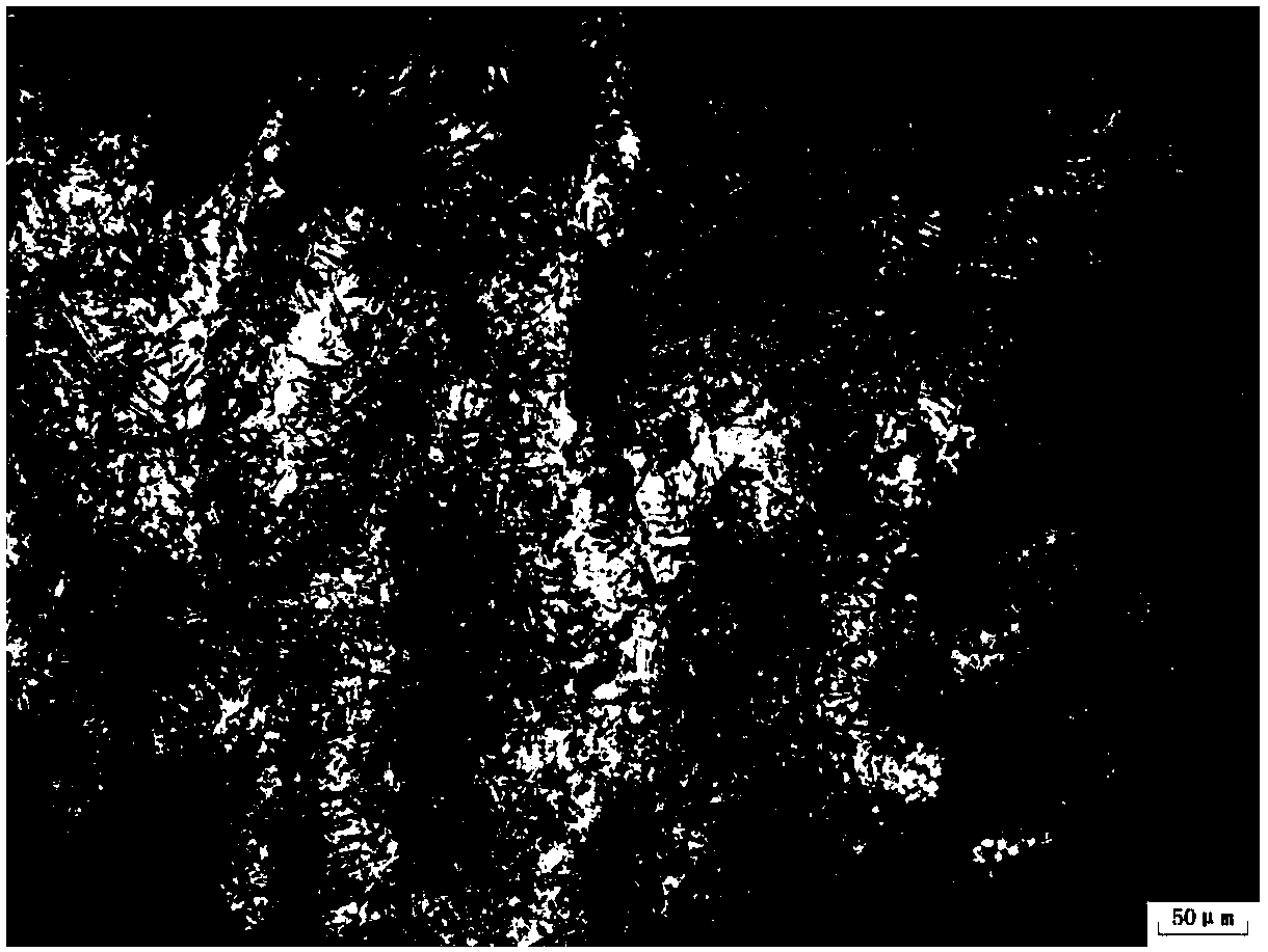 Large-sized wear resistant steel with high uniformity and manufacturing method thereof