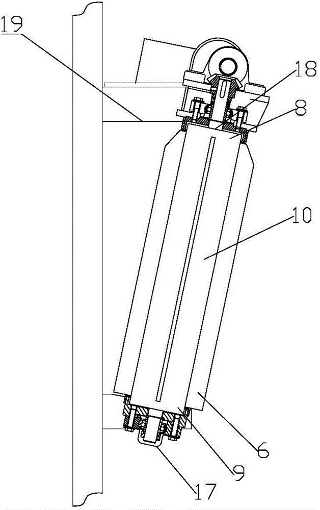 Blade type anti-winding fruit picking roller